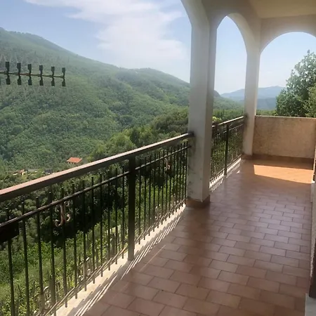 Elena Holiday home Mezzanego